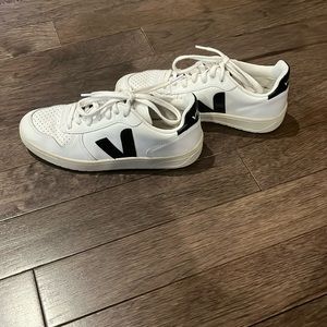 Veja Women's V-10 Lace Up Sneakers, Extra White/Black, 6 Medium US